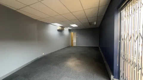 15E Riley Road Office Park, Riley Road in Bedofrdview has a  430m² Office Space Availabel To Let (10)